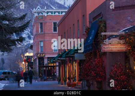 USA, Colorado, Aspen, Innenstadt von Verkehr, Dämmerung Stockfoto