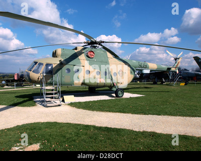 Die MIL Mi-8T Hip-C, die im Auto & Technic Museum in Sinsheim ausgestellt wurde, war Teil der Hubschrauberflotte der DDR. Es handelt sich um einen Nutzhubschrauber, der für Transport- und andere Operationen eingesetzt wird. Stockfoto
