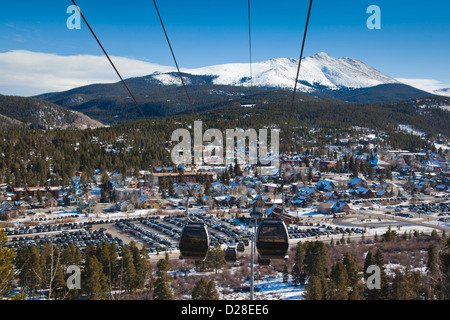 USA, Colorado, Breckenridge, Skilift Gondeln und Mount Baldy Stockfoto