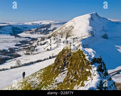 Schneebedeckte Chrome Hill im oberen Dove-Tal von benachbarten Parkhaus Hügel im oberen Taube Tal, Peak District National Park gesehen Stockfoto