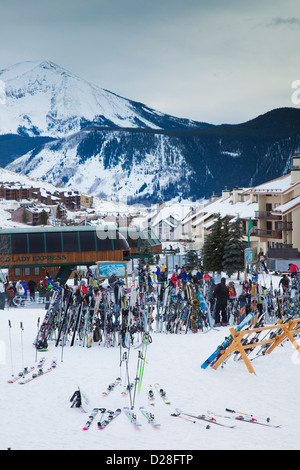 USA, Colorado, Crested Butte, Mount Haubenmeise Butte Ski Village, erhöht, Ansicht Stockfoto