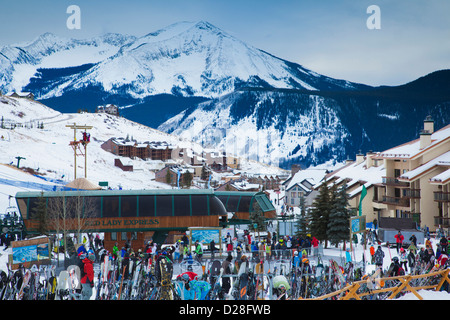 USA, Colorado, Crested Butte, Mount Haubenmeise Butte Ski Village, erhöht, Ansicht Stockfoto