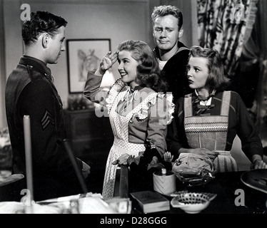 Mein Schatz Ist Ein bei zwei Mädchen Matrose Tom Drake, Gloria DeHaven, Van Johnson, June Allyson *** lokalen Caption *** 1944 Stockfoto