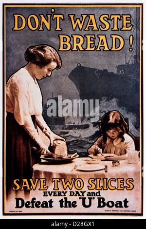 Britische Krieg Poster, "Don't Waste Brot! Zwei Scheiben zu sparen, jeden Tag und jede Niederlage das "U" Boot ", 1917 Stockfoto