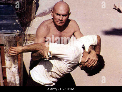 Krieger Der Apokalypse Ultimate Warrior, Yul Brynner da sterben Nahrungsmittel Knapp Sind, Liefern Sich Die Letzten überlebenden Stockfoto