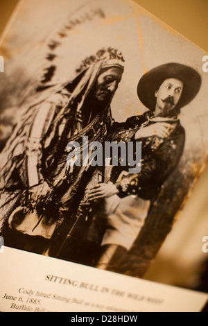 USA, Colorado, Golden, Lookout Mountain, Buffalo Bill Museum, Foto von Buffalo Bill und Native American Chief Sitting Bull Stockfoto