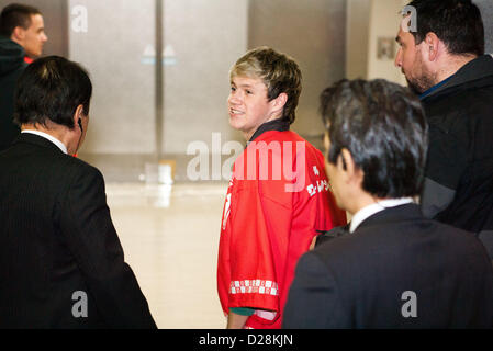 Chiba, Japan. 17. Januar 2013. Niall Horan Englisch-irischen pop Boyband One Direction kommt am Narita International Airport, östlich von Tokio. Dies ist eine Richtung erste Reise nach Japan in Tokio, ihr zweite Album "Take Me Home" zu fördern sind.  Bildnachweis: Aflo Co. Ltd. / Alamy Live News Stockfoto