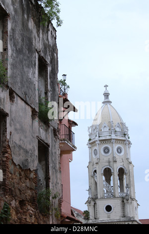 Kirchturm in Casco Viejo, Panama Stockfoto