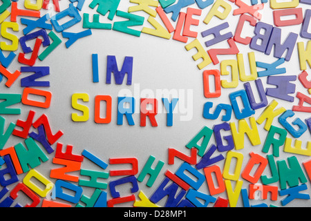 "I 'm Sorry" - Kühlschrank-Magnete Bann eine Nachricht aus einem Durcheinander von Buchstaben Stockfoto