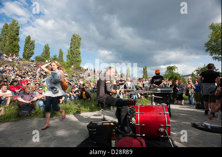 Berlin, Deutschland, spielen die Musiker in den Mauerpark am Tag der Fete De La Musique Stockfoto