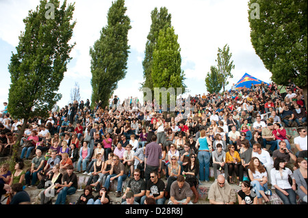 Berlin, Deutschland, in den Mauerpark Besucher am Tag der Fete De La Musique Stockfoto