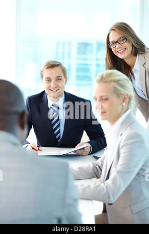 Porträt des Business Teams arbeiten bei treffen Stockfoto