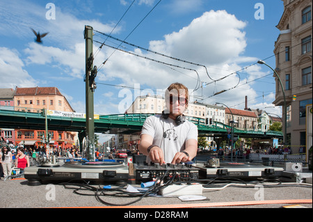 Berlin, Deutschland, DJ auf der Straße am Tag der Fete De La Musique Stockfoto