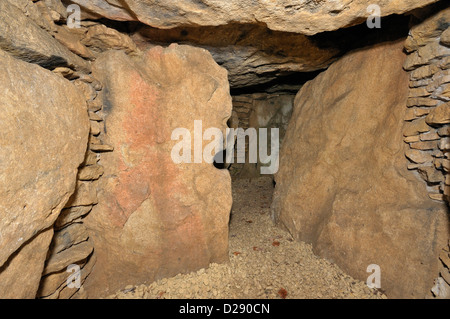 Hetty Pegler Tump, Uley Long Barrow 3000BC Blick von innen zweite Seite Kammer Stockfoto