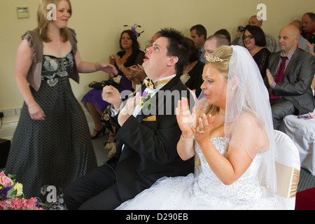 Blinden und sehbehinderten Braut und Bräutigam bei der Hochzeit. Stockfoto