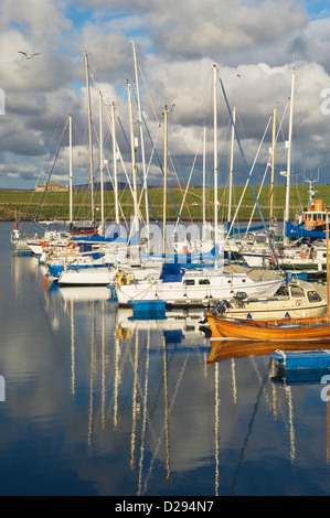 Marina mit Yachten in Stromness, Orkney Inseln, Schottland. Stockfoto