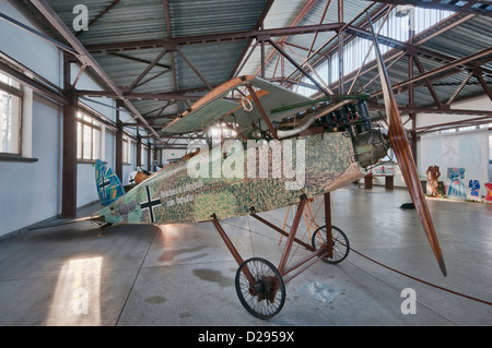 Rumpf von Halberstadt C.II WW1 deutscher Escort Kämpfer/Schlachtflugzeug, polnische Luftfahrtmuseum in Krakau, Polen Stockfoto