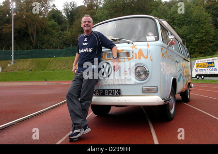 Brighton DJ Norman Cook alias Fatboy Slim trägt ein Brighton und Hove Albion Football shirt Stockfoto