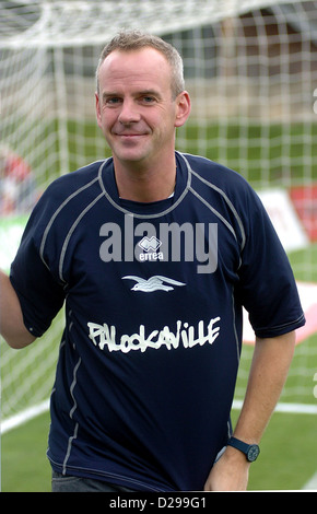 Brighton DJ Norman Cook alias Fatboy Slim trägt ein Brighton und Hove Albion Football shirt Stockfoto