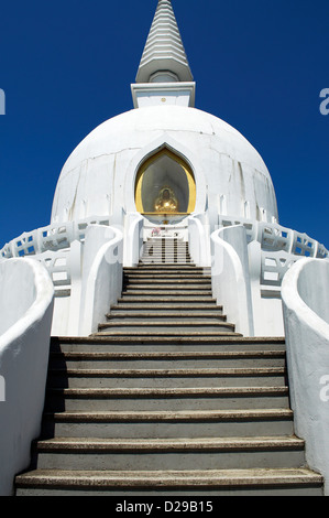 Schöne weiße Stupa in Ungarn Stockfoto