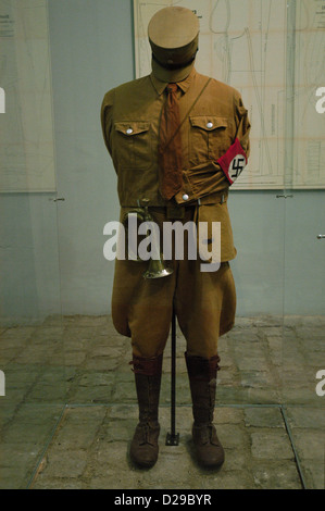 SA (Sturmabteilung) Uniform. NS-paramilitärische Gruppe. Konzentrationslager Sachsenhausen Museum. Oranienburg. Deutschland. Stockfoto