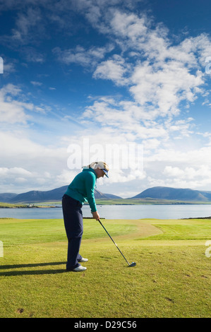 Golfer auf Stromness Golfplatz, Orkney Inseln, Schottland. Stockfoto