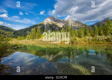 Kleinen See entlang Route 40 in Kananaskis Country in Alberta, Kanada Stockfoto