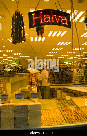 Halva in Istanbul Süßwaren Shop ausgestellt. Stockfoto