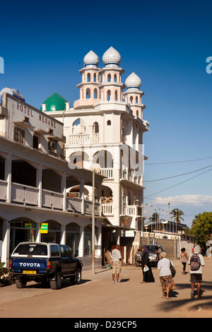 Madagaskar, Morondava, Stadtzentrum, Hotel Menabe und Moschee Stockfoto