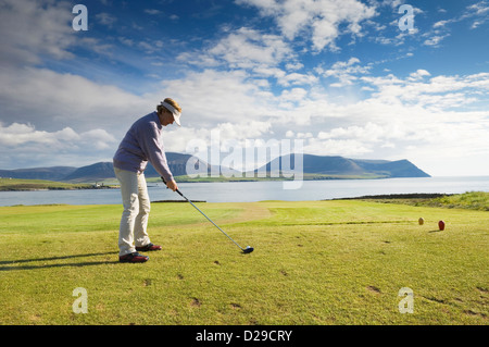 Golfer auf Stromness Golfplatz, Orkney Inseln, Schottland. Stockfoto