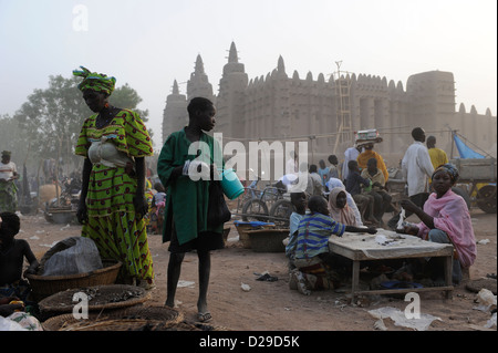 MALI Djenne, aus Lehm-Moschee zu bauen ist UNESCO Weltkulturerbe, Markttag Stockfoto