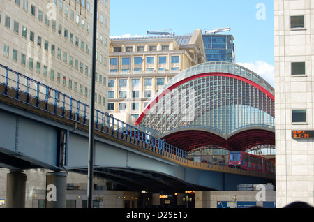 DLR-Bahnhof in Canary Wharf in London, England Stockfoto