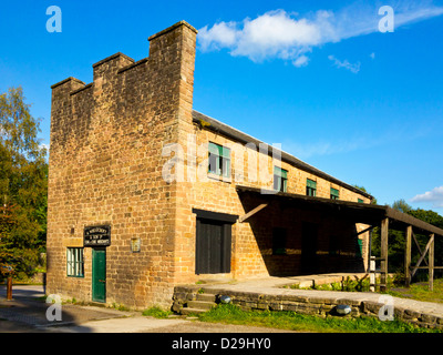 Das gotische Lagerhaus an die nördliche Endstation der Cromford Canal Derbyshire England UK errichtet 1794 für Sir Richard Arkwright Stockfoto