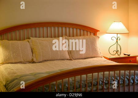 Master-Schlafzimmer in der gehobenen Siesta Key Florida Apartment Innenansicht Stockfoto