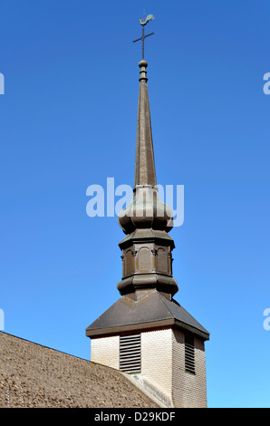 Turm der Kirche des Dorfes La Forclaz, Gemeinde im Département Haute-Savoie in der Region Rhône-Alpes in Frankreich Stockfoto