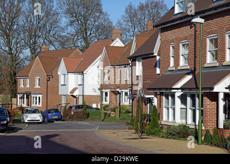 Gerade fertiggestellte Wohnanlage in East Sussex, UK. Low-Rise im traditionellen Stil mit Ziegelstein und Fliese Bau. Stockfoto