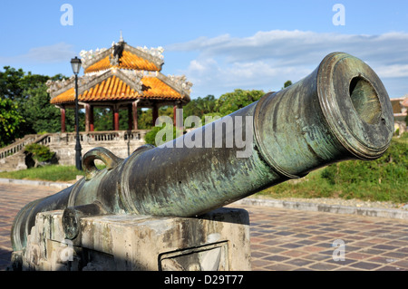 Kanone in die königliche imperiale Zitadelle, Hue, Vietnam Stockfoto