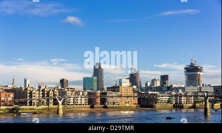 Millennium Bridge über die Themse, London, England, UK Stockfoto