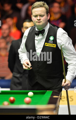 17.01.2013 London, England.  Shaun Murphy in Aktion gegen John Higgins während des Masters Snooker von Alexandra Palace. Stockfoto