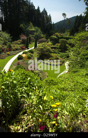 PATHWAY VERSUNKENE GARTEN BUTCHART GARDENS VICTORIA VANCOUVER ISLAND IN BRITISH COLUMBIA KANADA Stockfoto