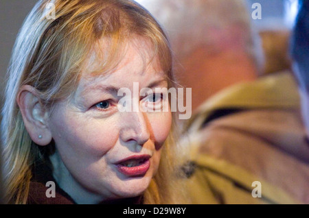 Die zurückgezogene Folk-Sängerin Mary Hopkin einen seltenen öffentlichen Auftritt einen Frühling Messe Veranstaltung in Ponterdawe, UK. Stockfoto