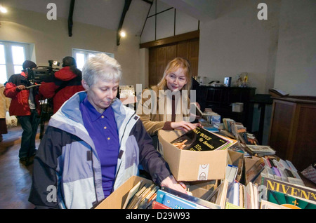 Die zurückgezogene Folk-Sängerin Mary Hopkin einen seltenen öffentlichen Auftritt einen Frühling Messe Veranstaltung in Ponterdawe, UK. Stockfoto