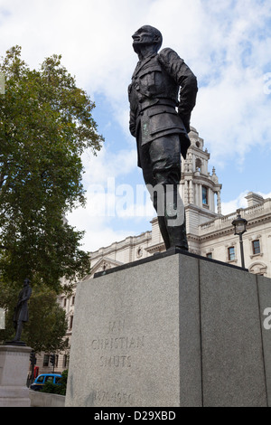 Statue von Jan Christian Smuts in Parliament Square, London. Es wurde von Sir Jacob Epstein und wurde 1956 errichtet. Stockfoto