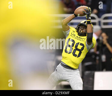 5. Januar 2013 San Antonio - San Antonio, Texas, USA - Christian COREY ROBINSON macht einen Haken bei Warm Ups vor dem 2013 US Armee All-American Bowl Stadium der Alamodome. (Kredit-Bild: © Kin Mann Hui/San Antonio Express-News/ZUMAPRESS.com) Stockfoto