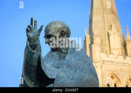 Statue von St. Richard Chichester Kathedrale Chichester West Sussex England Stockfoto