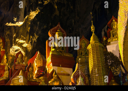 Goldenen Buddhas in Shwe Oo min. Höhlen, Myanmar Stockfoto