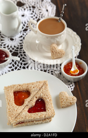 Brötchen mit Marmelade Stockfoto