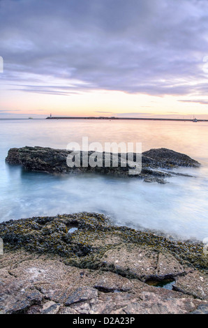 Sonnenaufgang über dem Hafen von Brixham und Torbay in Devon, Vereinigtes Königreich Stockfoto