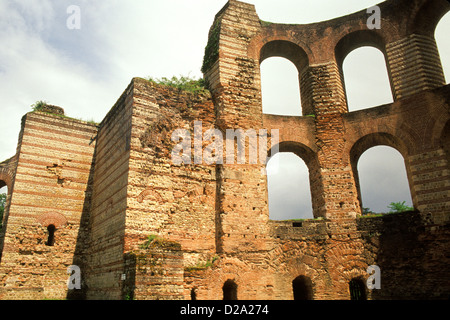 Deutschland. Trier. Von außen. Kaisertherman. Kaiserbad. 300 n. Chr.. Kaiser Konstantin. Wände aus Stein. Die Ruinen. Stockfoto