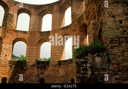 Deutschland. Trier. Von außen. Kaisertherman. Kaiserbad. 300 n. Chr.. Kaiser Konstantin. Wände aus Stein. Die Ruinen. Stockfoto